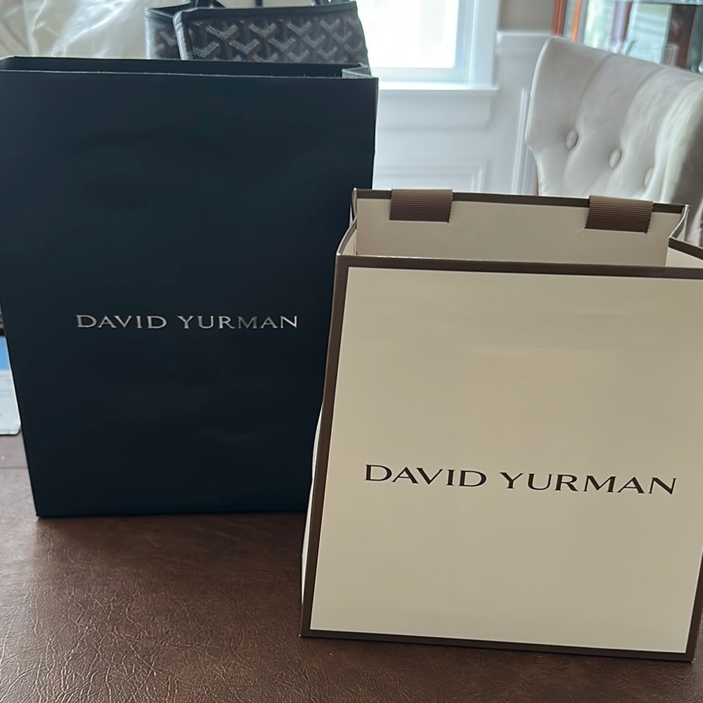 David Yurman Black and Cream Gift Bags